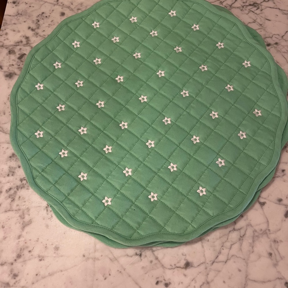 Isaac Mizrahi set of four green embroidered placemats. New with tag - Picture 2 of 4